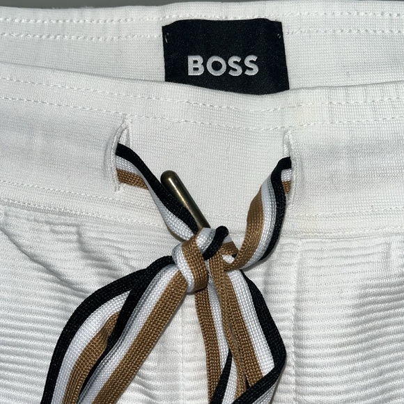 Hugo Boss”Heritage”Sweat Pants size XL. Waist is 34”-38”and inseam 29”. Like New - Picture 9 of 14